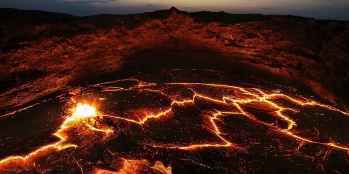 Спящий гигант Африки: в Эфиопии проснулся древний вулкан, молчавший 10 000 лет Спящий гигант Африки: в Эфиопии проснулся древний вулкан, молчавший 10 000 лет