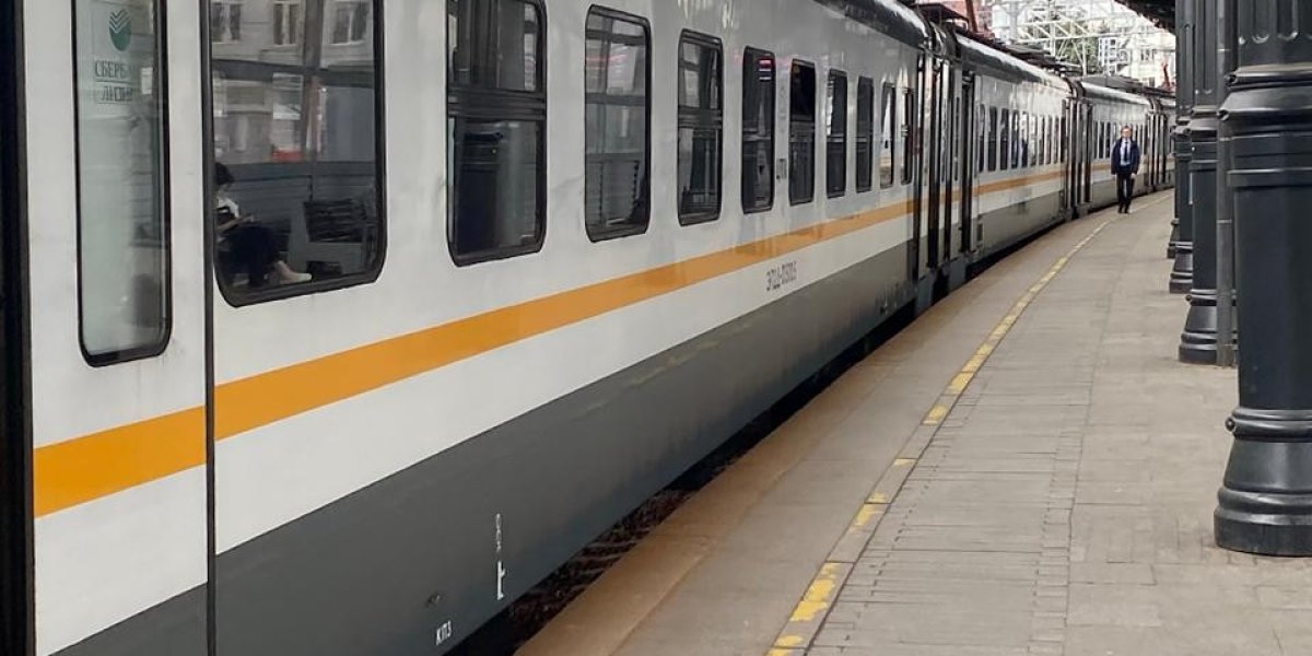 Электрички в Подмосковье остановились: ледяной дождь парализовал движение 24 ноября Электрички в Подмосковье остановились: ледяной дождь парализовал движение 24 ноября