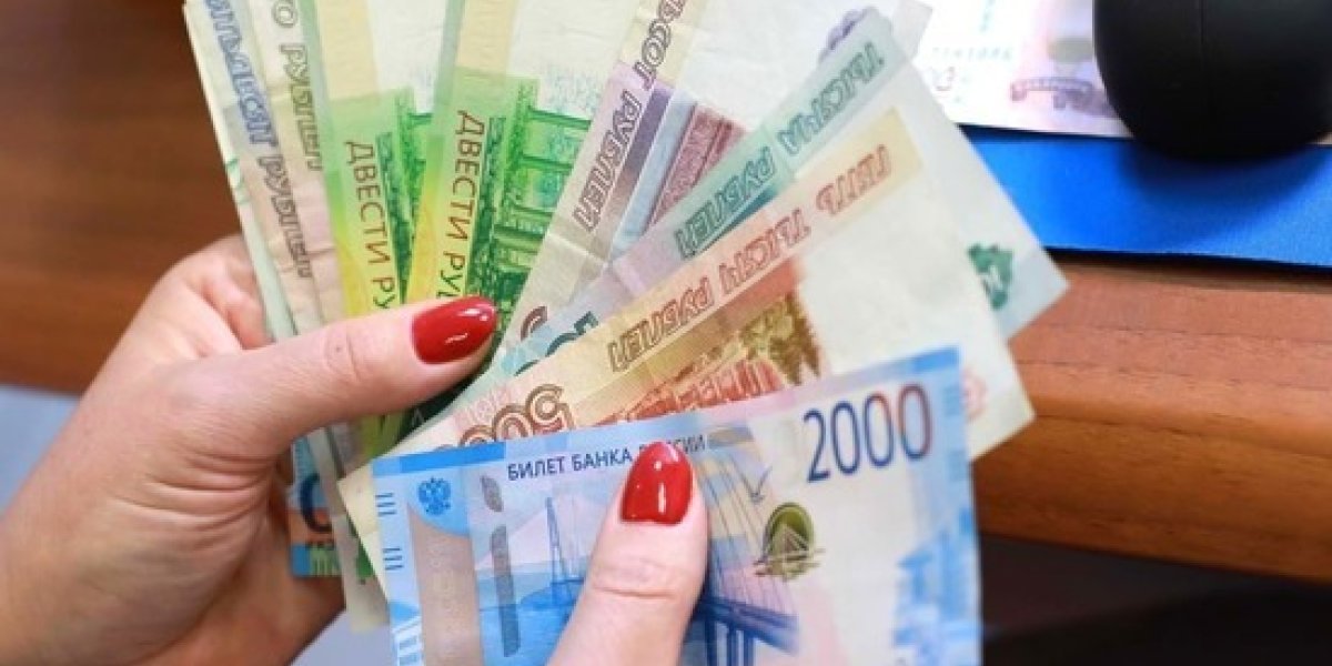 Назад в будущее: почему россияне массово возвращаются к наличным деньгам Назад в будущее: почему россияне массово возвращаются к наличным деньгам