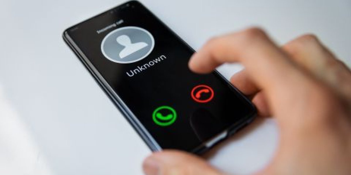 Новая уловка для пенсионеров: как мошенники под видом ФСБ заставляют жертв звонить самим Новая уловка для пенсионеров: как мошенники под видом ФСБ заставляют жертв звонить самим